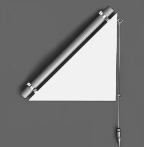 Photo d'un dendromètre artisanal (triangle isocèle), outil utilisé en écologie pour mesurer la hauteur des végétaux.